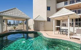 Mooloolaba Beachfront Apartment In Sandcastles